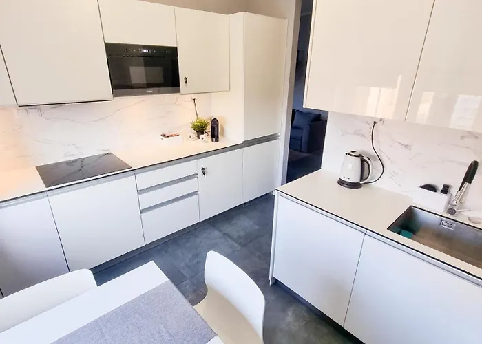 Shelter Parking 8 Minut Od Alei * تشينستوخوفا