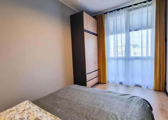 Shelter Parking 8 Minut Od Alei تشينستوخوفا