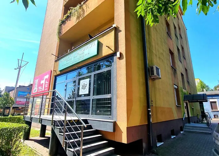 Shelter Parking 8 Minut Od Alei تشينستوخوفا